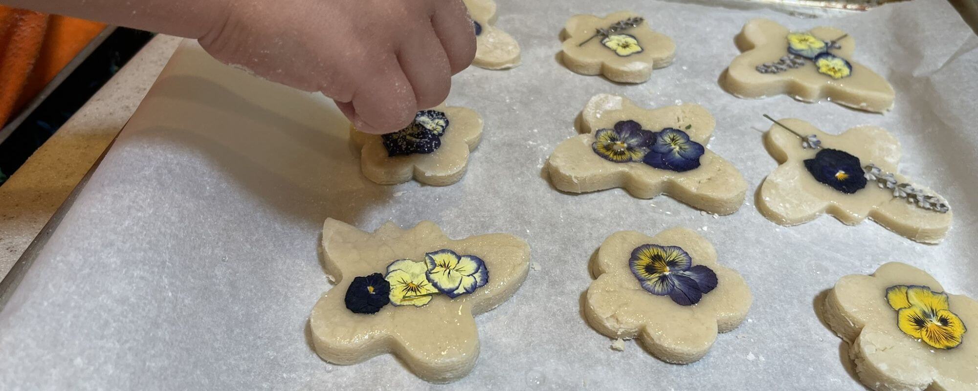 Flower shortbread cookies