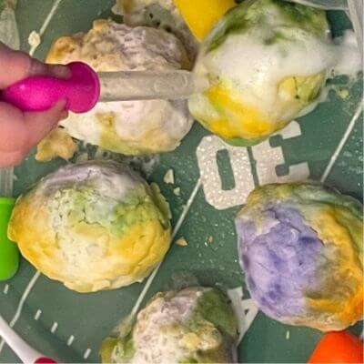 Dropping Vinegar on Baking Soda Eggs
