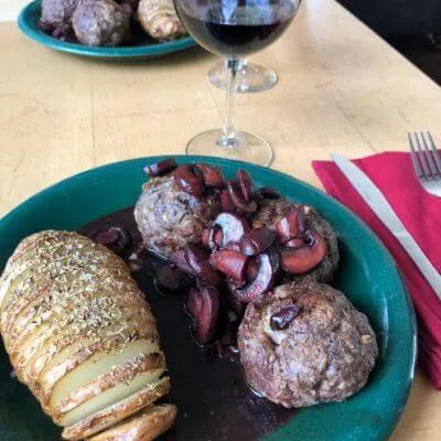Gorgonzola Stuffed Meatballs With Red Wine Basalmic Vinegar Mushroom Sauce Gorgonzola-Stuffed Meatballs